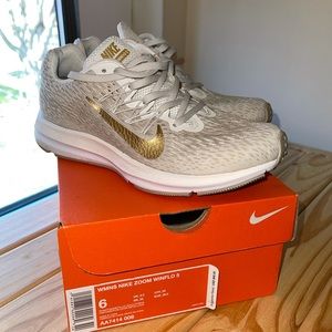 Women Nike Zoom WinFlo 5 Sneakers